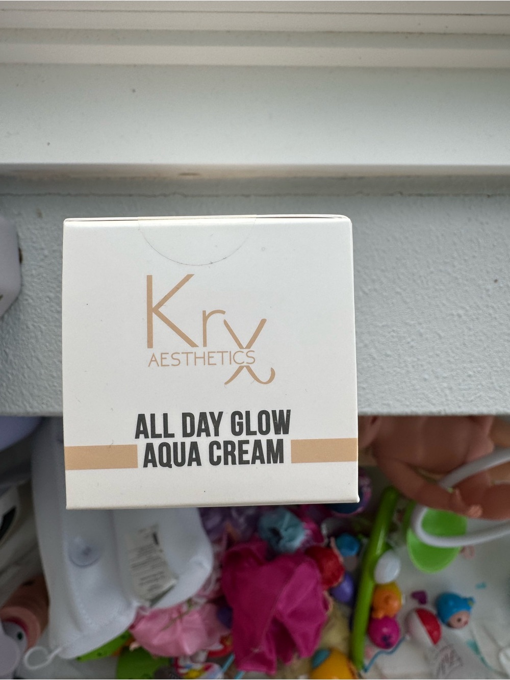 Kry Aesthetics All Day Glow Aqua Cream - White & Beige - Picture 2 of 5